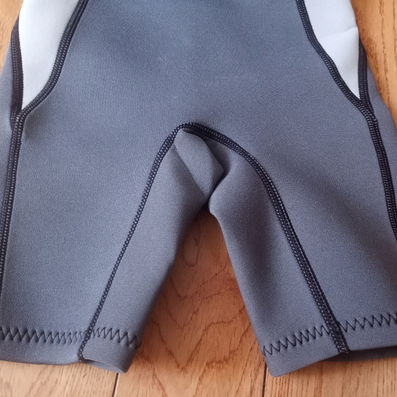 4T Shorty Wetsuit - Picture 2 of 4